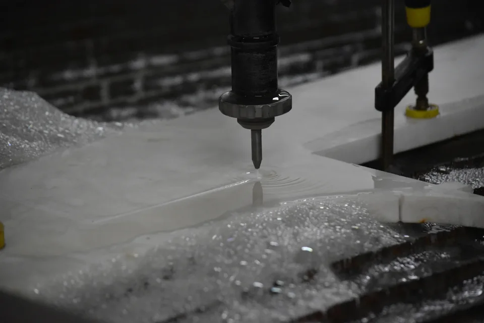 Corte con agua CNC